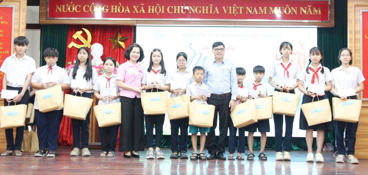 Lan tỏa yêu thương chương trình “Mẹ đỡ đầu" cho trẻ mồ côi